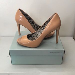 Jessica Simpson pumps